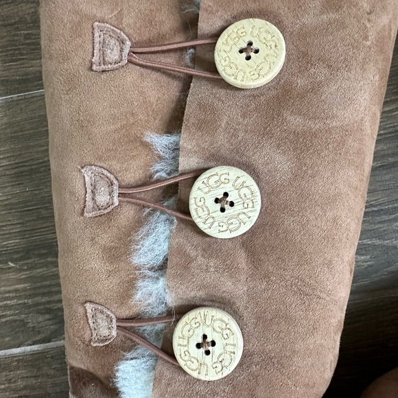 UGG Australia Women’s Bailey Button Triplets, Size 7 - Picture 4 of 7
